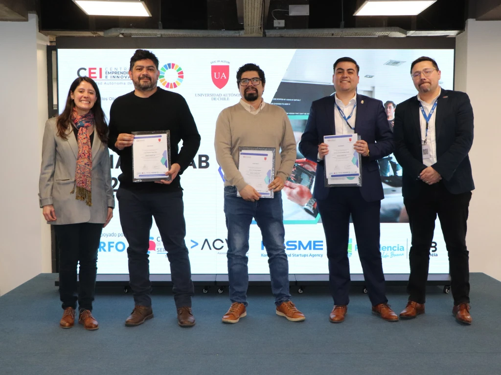 Equipo y participantes del Pitch Day del Spring Finance Lab
